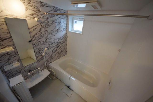 バス・シャワールーム　★１０１号室と色違いの浴室です★