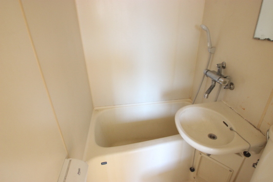 バス・シャワールーム　※別部屋の写真です