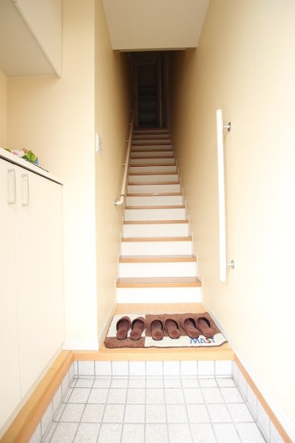 玄関　同物件別号室