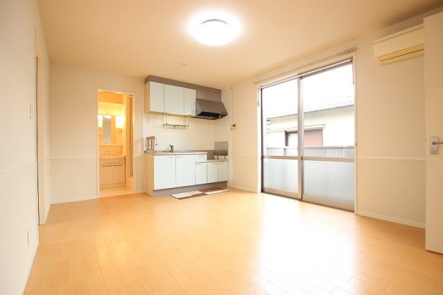 居室・リビング　同物件別号室