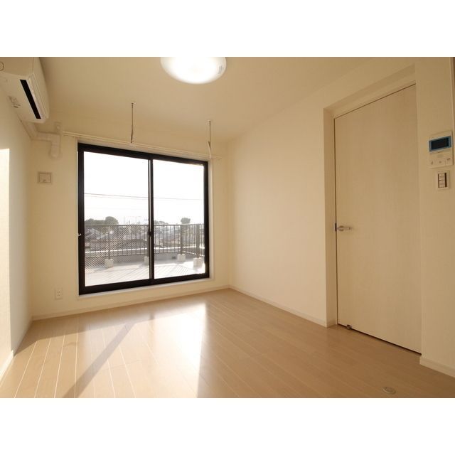 居室・リビング　☆明るい洋室☆