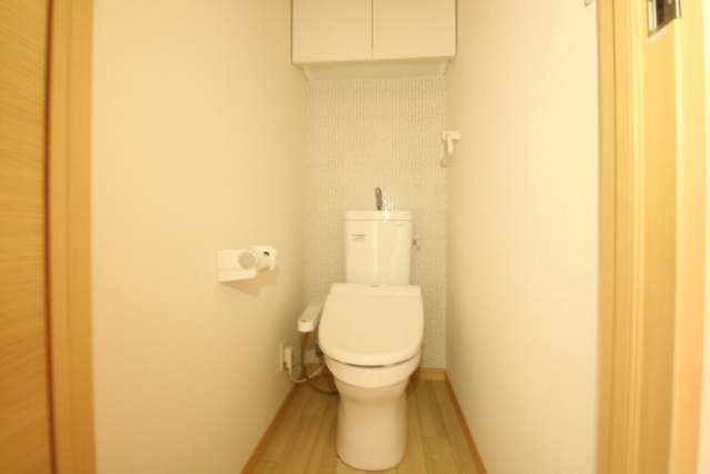 トイレ　※別室の参考写真の為、現況優先です。