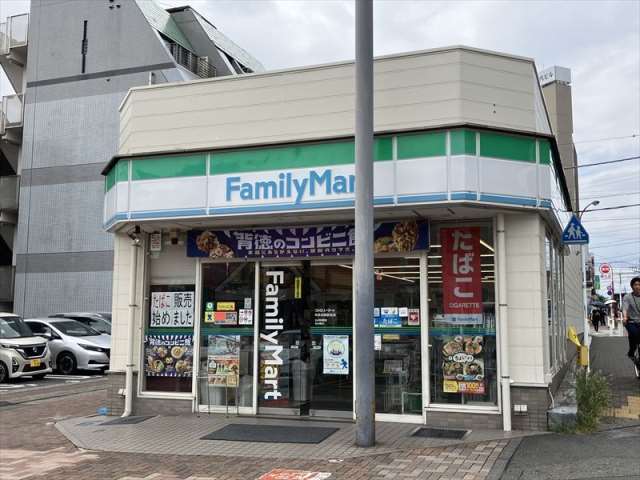 コンビニ　ファミリーマート中央林間駅前店（コンビニ）まで371m