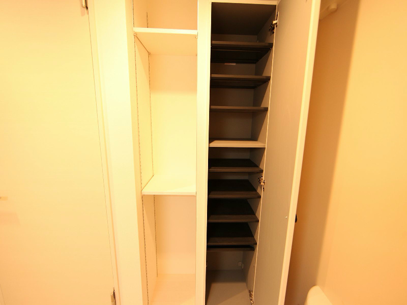 玄関　玄関　シューズボックス付（収納充実してます）