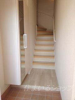 玄関　ミラー付き大型シューズボックス