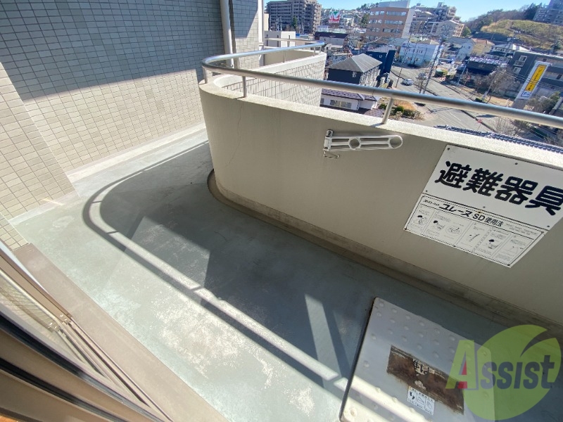 バルコニー　洗濯物がたくさん干せるバルコニーで嬉しいですね。