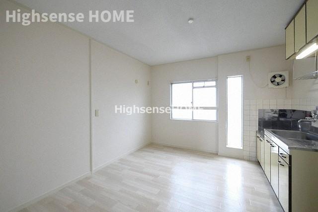 居室・リビング　こちらのリビングで趣味の時間をお楽しみください