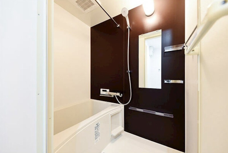 バス・シャワールーム　浴室暖房乾燥機付　追い焚き・オートバス機能付お風呂