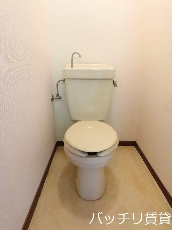 トイレ　別号室タイプの為、現状を優先致します。