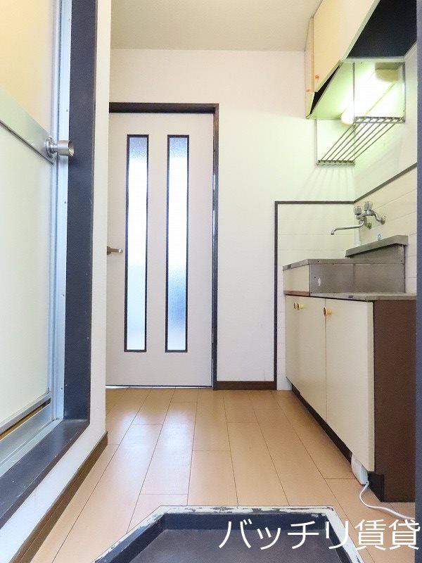 玄関　別号室タイプの為、現状を優先致します。