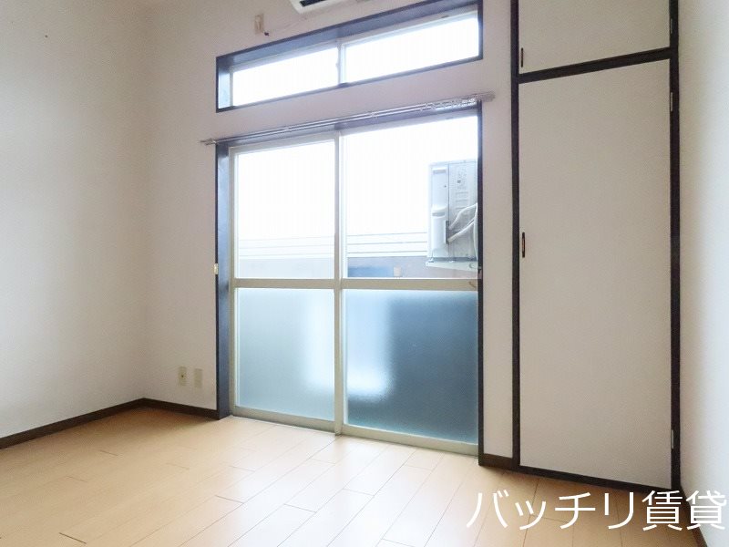 バルコニー　別号室タイプの為、現状を優先致します。