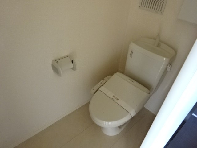 トイレ　同間取り別部屋の参考写真です