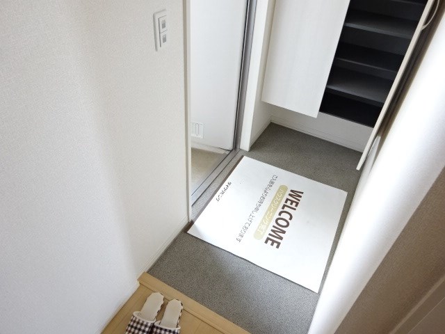 玄関　同間取り別部屋の参考写真です