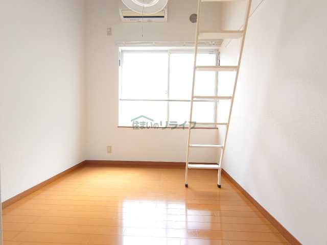 居室・リビング　※参考写真です。反転タイプのお部屋になります。