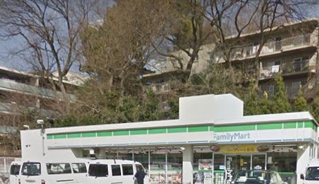 コンビニ　ファミリーマート 用賀の杜店（コンビニ）まで382m
