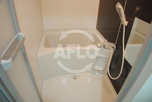 バス・シャワールーム　ウエンズ東心斎橋　清潔感のあるお風呂