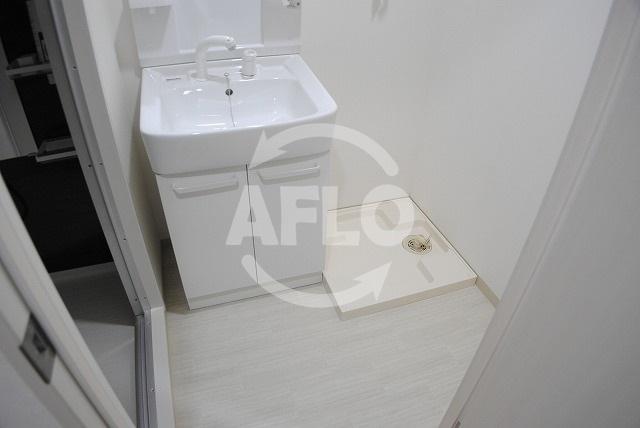 洗面設備　ウエンズ東心斎橋　広い脱衣所