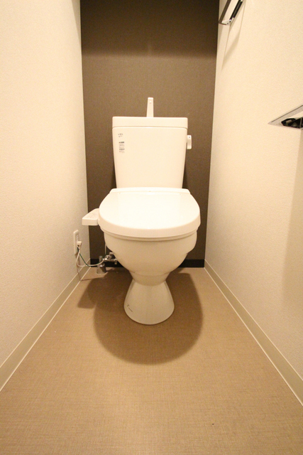 トイレ　※別室の参考写真の為、現況優先です。