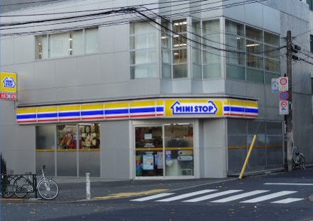 コンビニ　ミニストップ 千駄ヶ谷3丁目店（コンビニ）まで359m