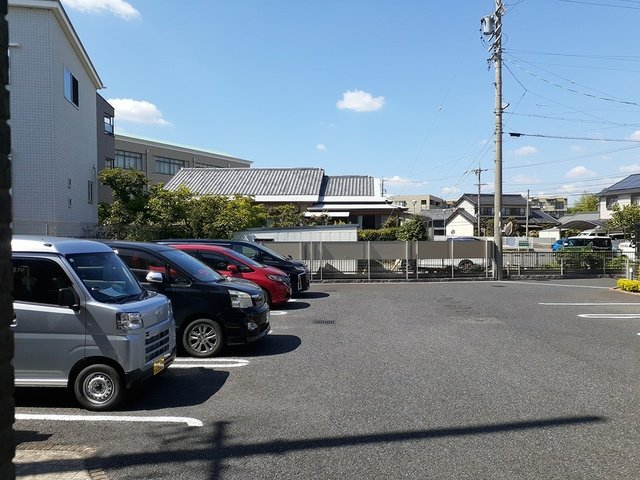 駐車場　駐車場に車を止められます