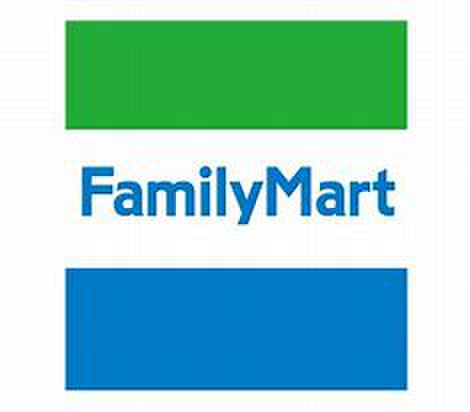コンビニ　ファミリーマート（コンビニ）まで140m