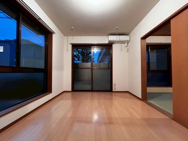 居室・リビング　※写真は別部屋です