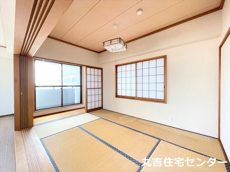 居室・リビング　各部屋収納付き！