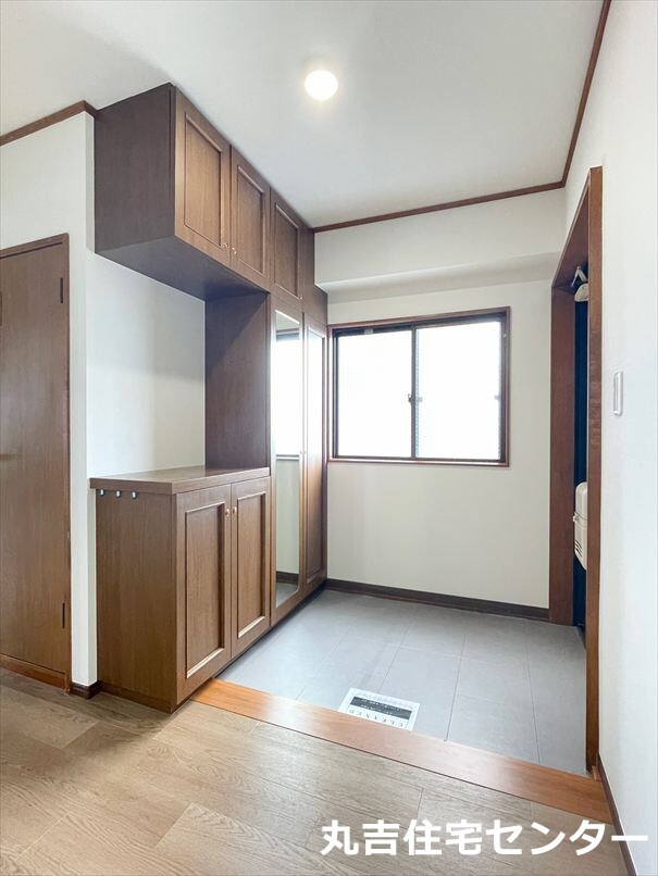 玄関　収納たっぷり、広さのある玄関