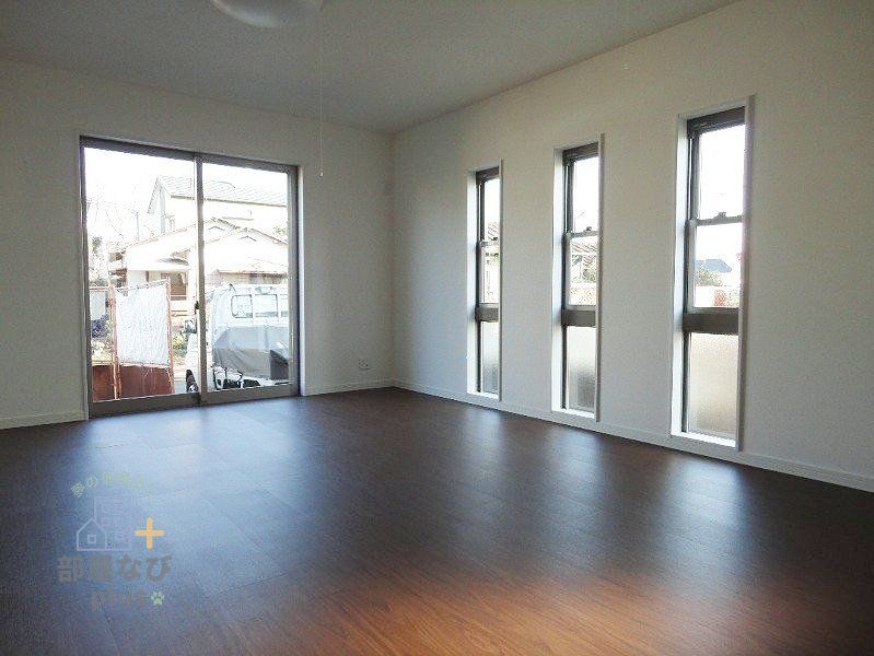 居室・リビング　※他号室写真です