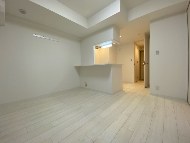 居室・リビング　西向きエアコン付きの9.7帖の洋室です♪