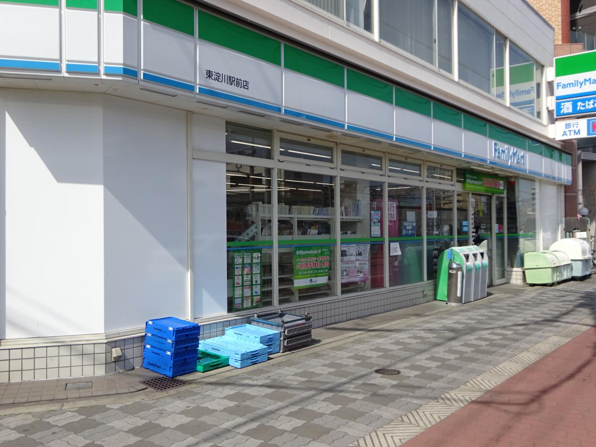 コンビニ　ファミリーマート 東淀川駅前店（コンビニ）まで259m