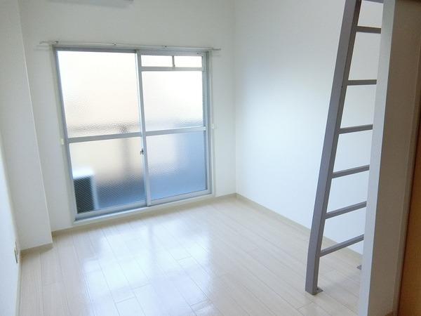 居室・リビング　広々とした洋室！