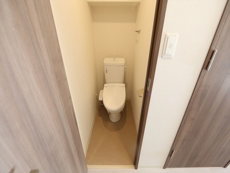 トイレ　温水洗浄暖房便座付トイレ