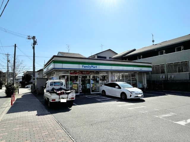 コンビニ　ファミリーマート（コンビニ）まで500m