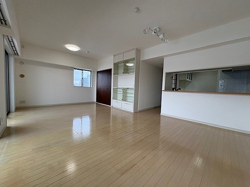 居室・リビング　リビング・ダイニング・キッチン　約１６.０畳