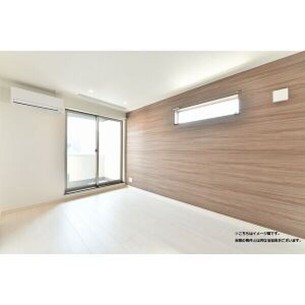 居室・リビング　エアコン付きで快適に過ごせます♪