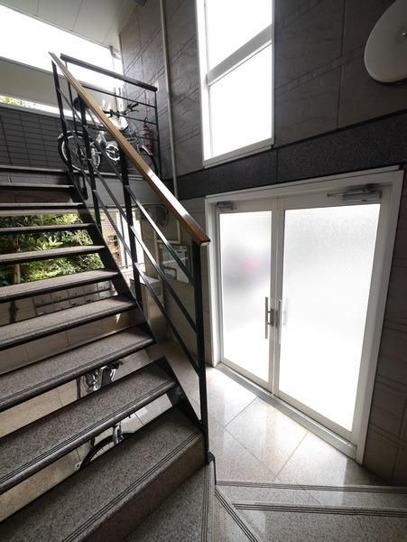 エントランス　☆雨風しのげるエントランス☆