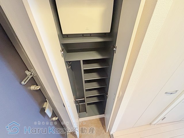 地下鉄桜通線 瑞穂区役所駅 徒歩4分 13階建 築18年の玄関写真