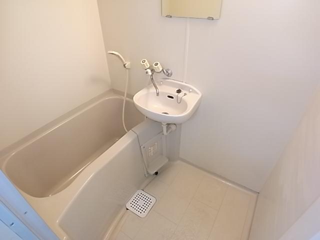 バス・シャワールーム　日々の暮らしに欠かせないお風呂です