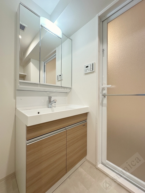 洗面設備　朝の身支度が楽々！！広い洗面＾＾