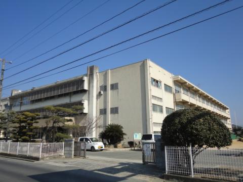 小学校　総社市立総社小学校（小学校）まで427m