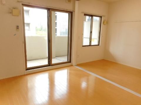 居室・リビング　室内