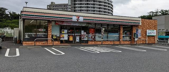 その他　セブンイレブン君津中央病院前店まで1000m