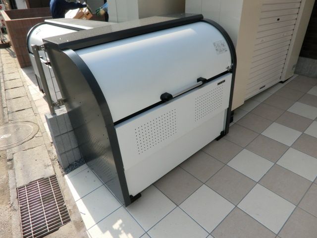 その他　敷地内にゴミ捨て場があるので楽ちんですね！