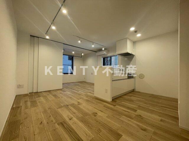 居室・リビング　こちらのリビングで趣味の時間をお楽しみください