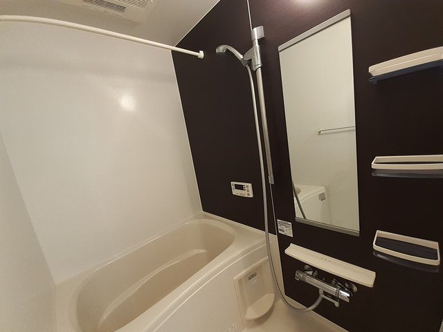 バス・シャワールーム　ゆったり過ごせるお風呂です