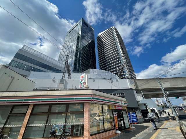 コンビニ　セブンイレブン（コンビニ）まで851m