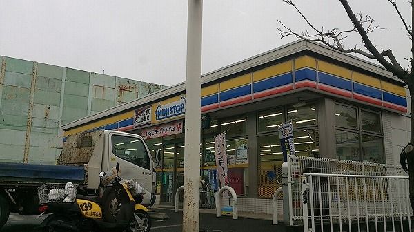 コンビニ　ミニストップ調布多摩川１丁目店（コンビニ）まで464m