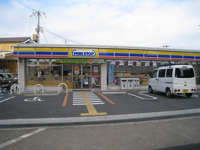 コンビニ　ミニストップ 高井田駅南口店（コンビニ）まで1095m