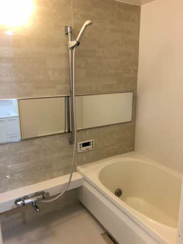 バス・シャワールーム　追い焚き機能付き♪